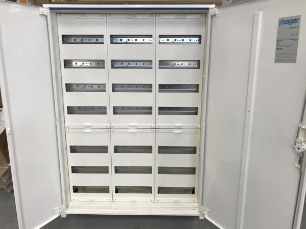 Hager Verteilerschrank mit 3x Verteiler ZU37KS, ZB33S